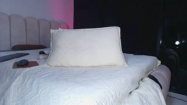 sofi decker online show from 11-22-25, 12:15