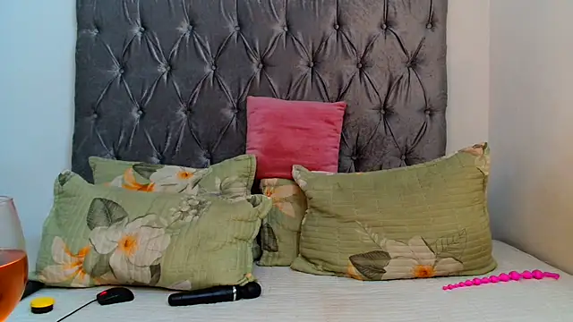 Snapshot of AvaOcean chatting on 02-21-25, 07:10 AvaOcean online show from 02-21-25, 07:10