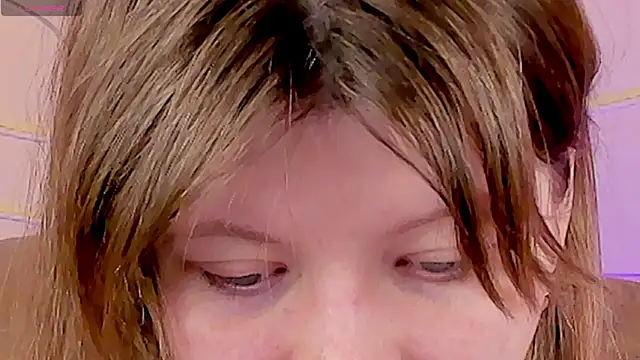 Snapshot of Vivian_cutie chatting on 03-08-25, 10:32 Vivian cutie online show from 03-08-25, 10:32