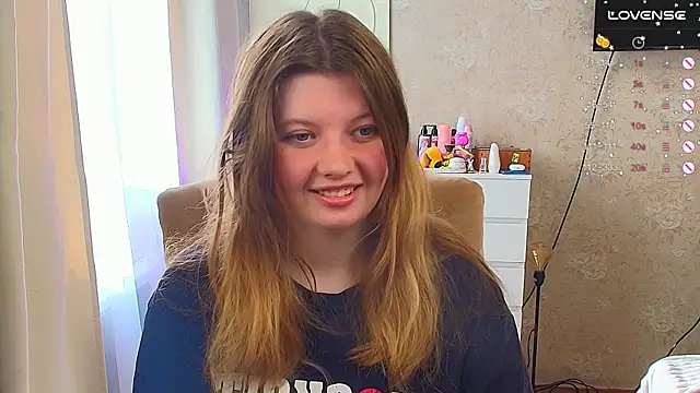 Snapshot of Vivian_cutie chatting on 09-21-25, 12:29 Vivian cutie online show from 09-21-25, 12:29