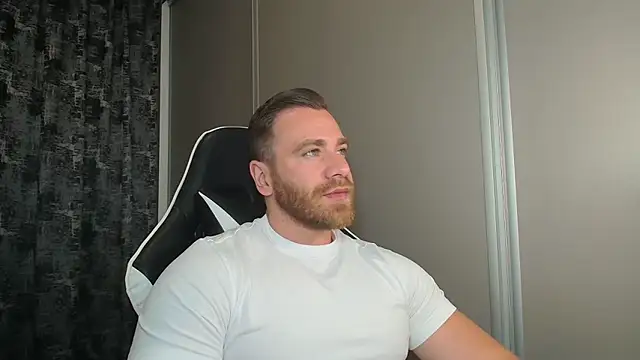 Snapshot of Thori92 chatting on 06-14-26, 01:35 Thori92 online show from 06-14-26, 01:35