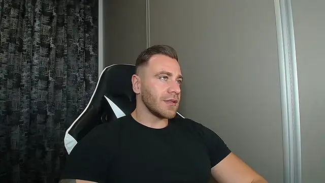 Snapshot of Thori92 chatting on 07-19-26, 01:15 Thori92 online show from 07-19-26, 01:15