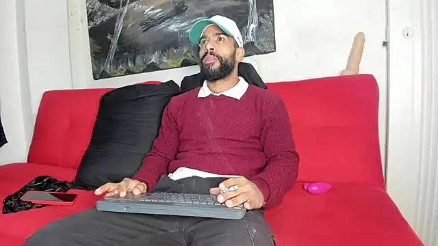 Snapshot of sweatyhairypig23 chatting on 09-27-25, 01:21 sweatyhairypig23 online show from 09-27-25, 01:21