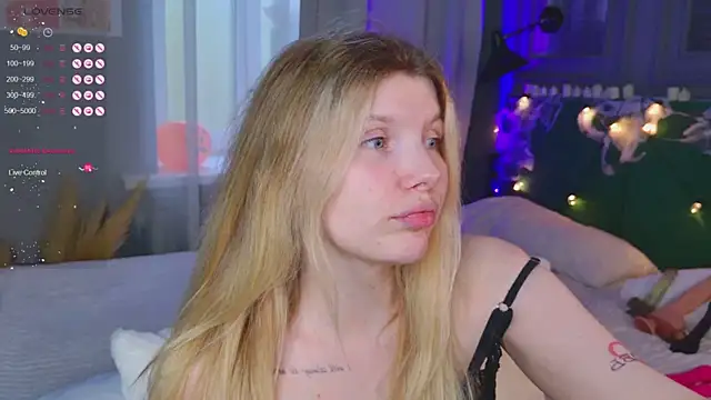 Snapshot of _aleksa_ chatting on 10-31-25, 06:47 aleksa online show from 10-31-25, 06:47