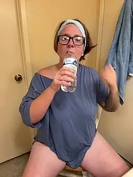 Snapshot of Lizzyloo chatting on 12-17-24, 03:28 Lizzyloo online show from 12-17-24, 03:28