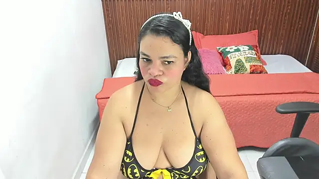 Snapshot of Cloe_35 chatting on 11-29-25, 08:12 Cloe 35 online show from 11-29-25, 08:12