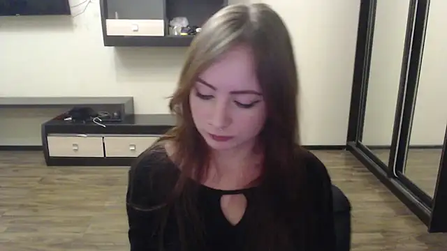 Snapshot of Laralianna chatting on 12-11-24, 07:25 Laralianna online show from 12-11-24, 07:25