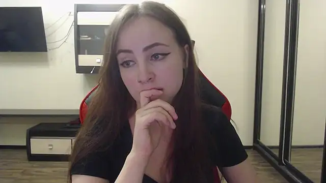 Snapshot of Laralianna chatting on 12-24-24, 12:33 Laralianna online show from 12-24-24, 12:33