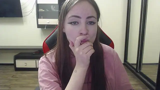 Snapshot of Laralianna chatting on 12-25-24, 04:32 Laralianna online show from 12-25-24, 04:32