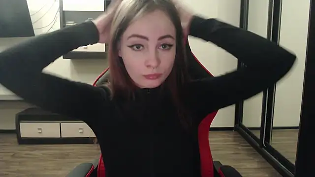 Snapshot of Laralianna chatting on 01-11-25, 05:20 Laralianna online show from 01-11-25, 05:20