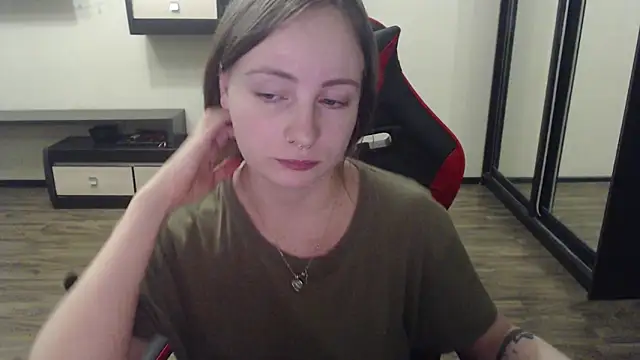 Snapshot of Laralianna chatting on 03-18-25, 02:48 Laralianna online show from 03-18-25, 02:48