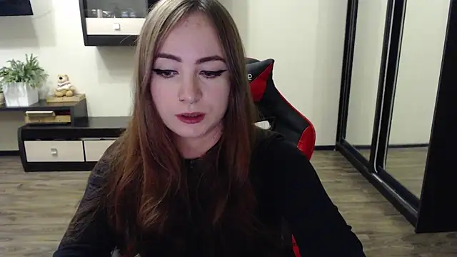 Snapshot of Laralianna chatting on 09-17-25, 10:50 Laralianna online show from 09-17-25, 10:50