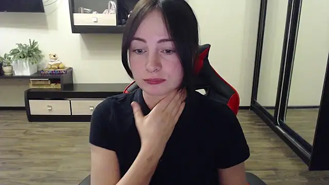 Snapshot of Laralianna chatting on 10-08-25, 02:14 Laralianna online show from 10-08-25, 02:14