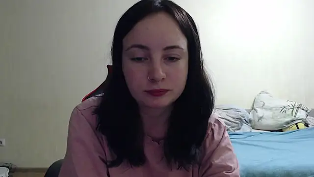 Snapshot of Laralianna chatting on 10-22-25, 04:18 Laralianna online show from 10-22-25, 04:18