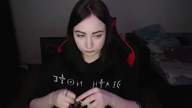 Snapshot of Laralianna chatting on 12-16-25, 07:08 Laralianna online show from 12-16-25, 07:08