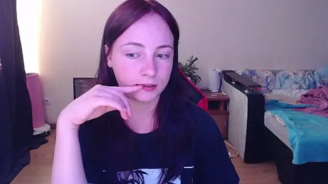 Snapshot of Laralianna chatting on 06-27-26, 04:56 Laralianna online show from 06-27-26, 04:56