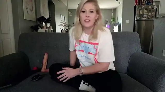 Lexi Shocker online show from 11-16-25, 05:40