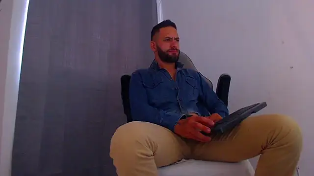 Snapshot of Oliverdrew_1 chatting on 01-28-25, 09:19 Oliverdrew 1 online show from 01-28-25, 09:19