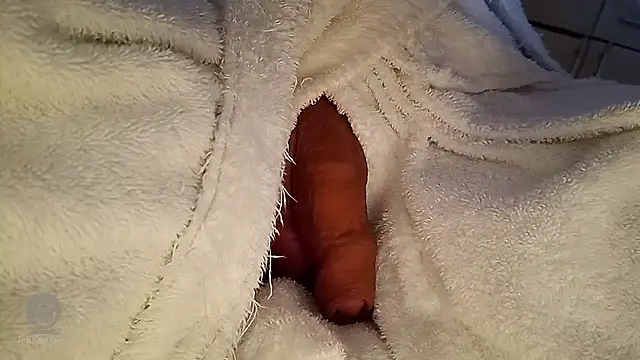 Snapshot of Remstr chatting on 12-23-25, 08:45 Remstr online show from 12-23-25, 08:45