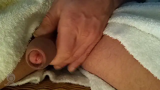 Snapshot of Remstr chatting on 01-12-26, 09:25 Remstr online show from 01-12-26, 09:25