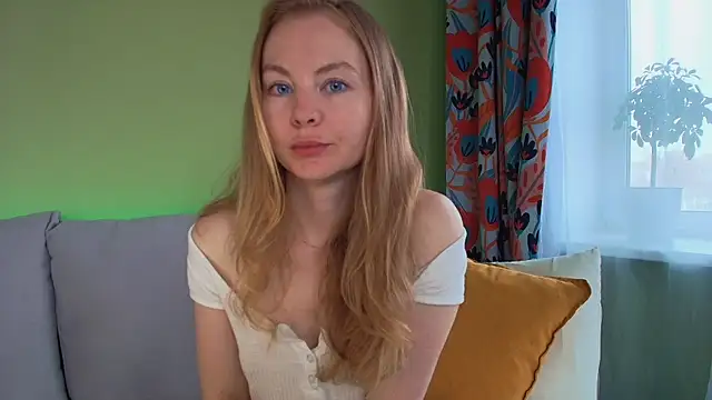 Cuddle Cat online show from 04-12-26, 05:56