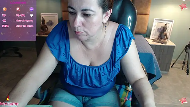 Snapshot of Barbiegomez chatting on 02-06-25, 03:16 Barbiegomez online show from 02-06-25, 03:16