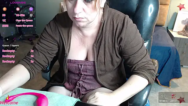 Snapshot of Barbiegomez chatting on 02-08-25, 07:15 Barbiegomez online show from 02-08-25, 07:15