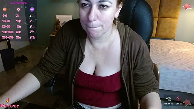 Snapshot of Barbiegomez chatting on 03-07-25, 03:29 Barbiegomez online show from 03-07-25, 03:29