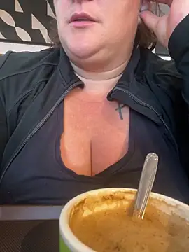 sweeti Em online show from 09-30-25, 03:06