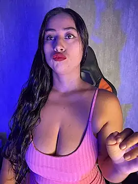 Snapshot of Valentinne_z chatting on 01-16-26, 11:25 Valentinne z online show from 01-16-26, 11:25