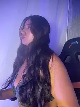 Snapshot of Valentinne_z chatting on 02-17-26, 05:48 Valentinne z online show from 02-17-26, 05:48