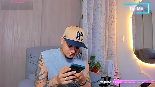 Snapshot of alejandro_calderon1 chatting on 10-11-25, 03:06 alejandro calderon1 online show from 10-11-25, 03:06