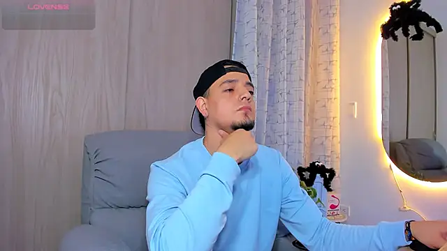 Snapshot of alejandro_calderon1 chatting on 10-15-25, 04:56 alejandro calderon1 online show from 10-15-25, 04:56