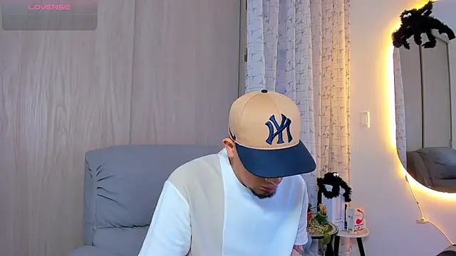 Snapshot of alejandro_calderon1 chatting on 10-26-25, 04:51 alejandro calderon1 online show from 10-26-25, 04:51