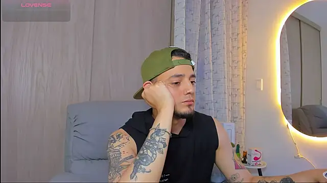 Snapshot of alejandro_calderon1 chatting on 11-12-25, 05:30 alejandro calderon1 online show from 11-12-25, 05:30