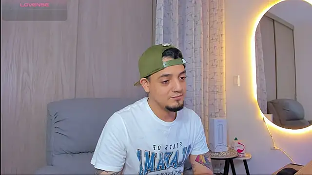 Snapshot of alejandro_calderon1 chatting on 11-22-25, 03:49 alejandro calderon1 online show from 11-22-25, 03:49