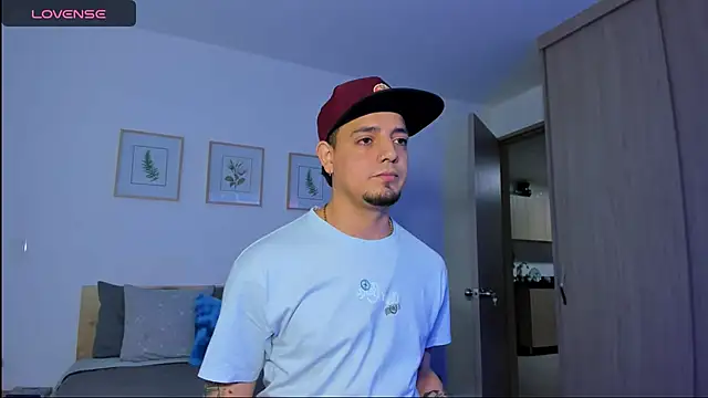 Snapshot of alejandro_calderon1 chatting on 11-27-25, 12:56 alejandro calderon1 online show from 11-27-25, 12:56