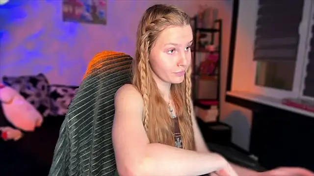 Chanel Gill online show from 12-04-25, 07:22