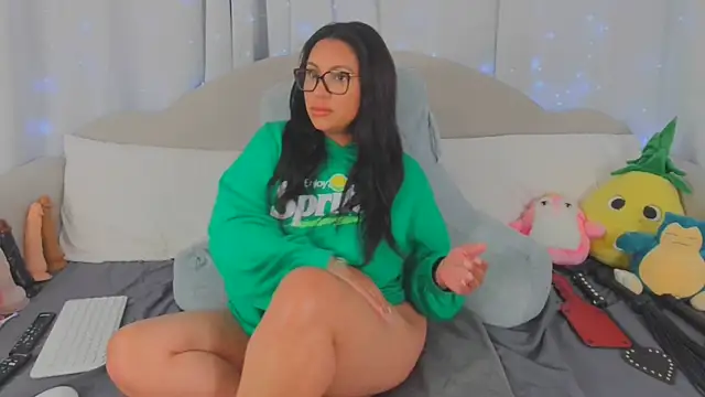 MeghanXO online show from 05-19-26, 02:12