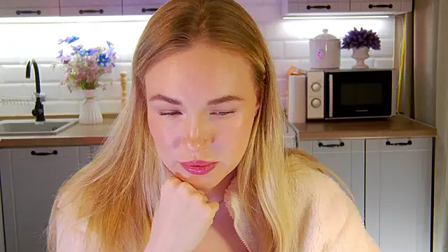 Veronika Mitchel online show from 09-30-25, 05:40