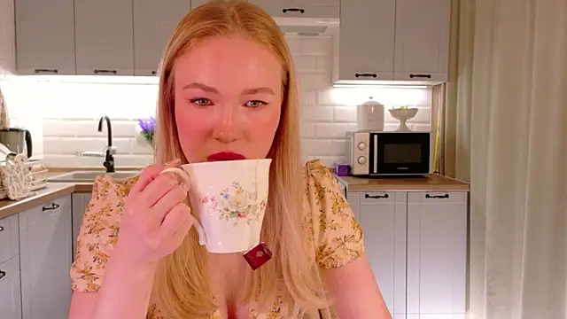 Veronika Mitchel online show from 04-07-26, 04:18