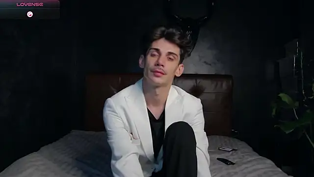 Snapshot of DanielCrush1 chatting on 11-14-25, 01:10 DanielCrush1 online show from 11-14-25, 01:10