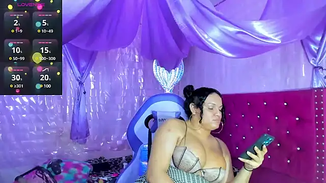 Snapshot of sirenadirtysexxx chatting on 12-05-24, 06:44 sirenadirtysexxx online show from 12-05-24, 06:44