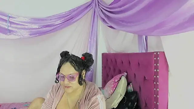 Snapshot of sirenadirtysexxx chatting on 09-19-25, 07:36 sirenadirtysexxx online show from 09-19-25, 07:36