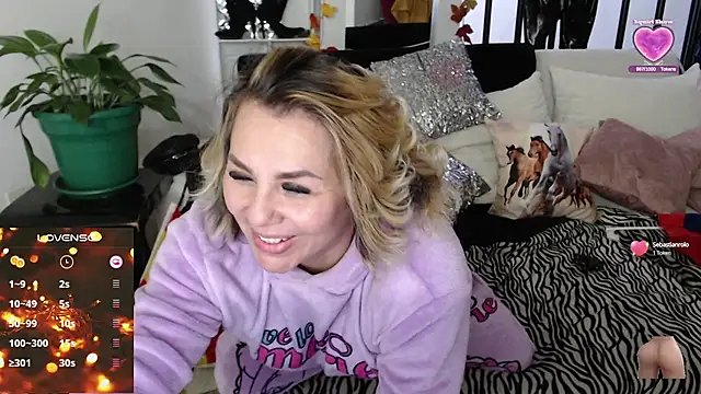 Snapshot of Myrnasexxx chatting on 02-09-25, 11:25 Myrnasexxx online show from 02-09-25, 11:25