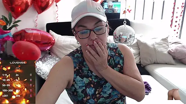 Snapshot of Myrnasexxx chatting on 02-18-25, 06:04 Myrnasexxx online show from 02-18-25, 06:04