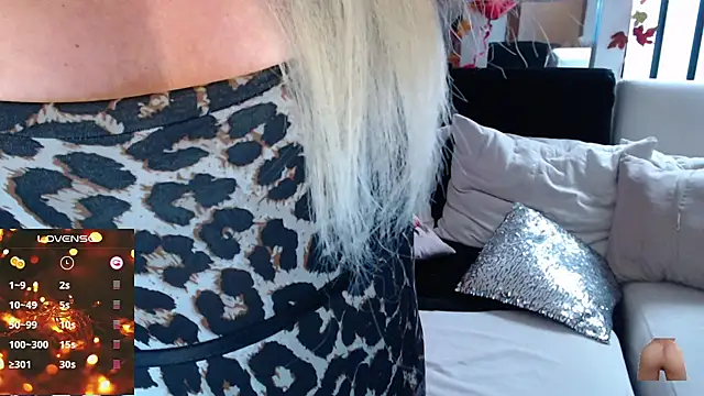 Snapshot of Myrnasexxx chatting on 02-18-25, 10:14 Myrnasexxx online show from 02-18-25, 10:14