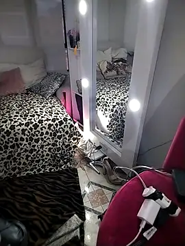 Snapshot of Myrnasexxx chatting on 10-21-25, 10:43 Myrnasexxx online show from 10-21-25, 10:43