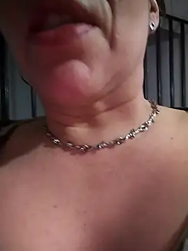 Snapshot of Myrnasexxx chatting on 12-23-25, 02:53 Myrnasexxx online show from 12-23-25, 02:53