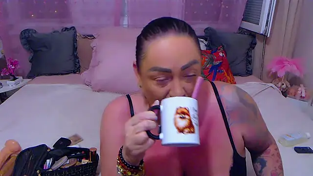 Snapshot of BustyVicky chatting on 09-12-25, 09:04 BustyVicky online show from 09-12-25, 09:04